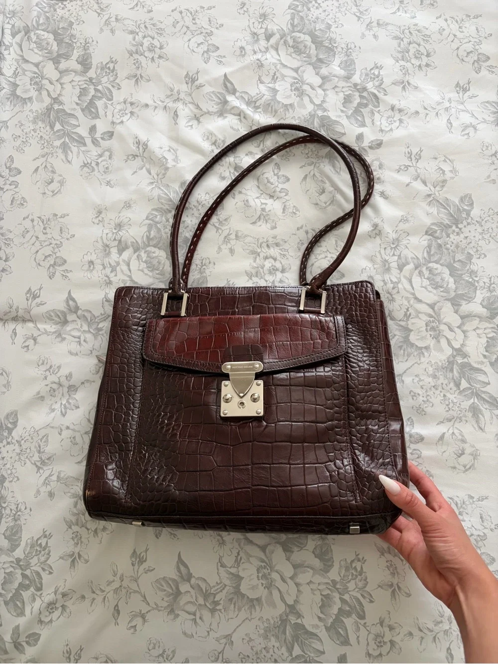 Y2K ANTONIO MELANI Croc-Embossed Shoulder Tote in Dark Brown